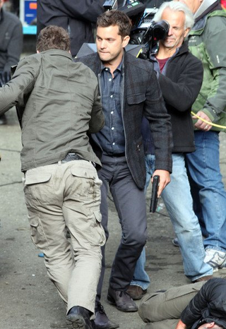 Illustration for article titled Fringe Set Pictures Part 2
